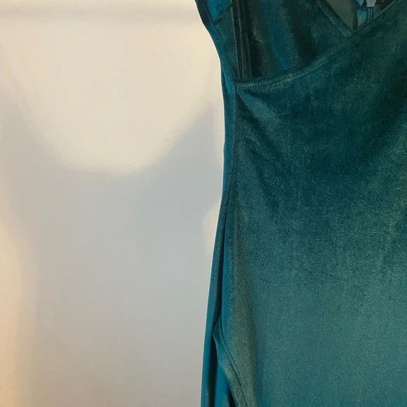 NWT- SOLD Lulu’s Debut Diva Emerald Green Velvet Maxi, XS - Picture 5 of 5